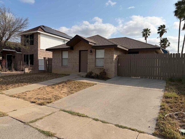 Building Photo - 5816 Longoria Loop