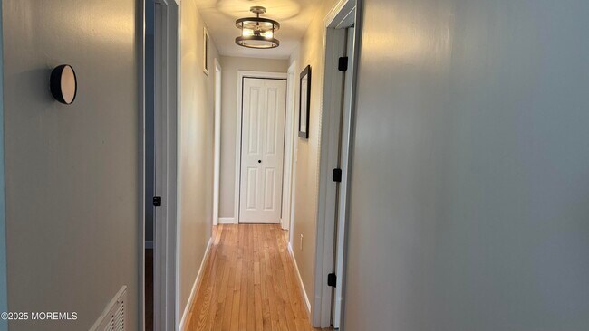 Building Photo - 132 Tiller Ave