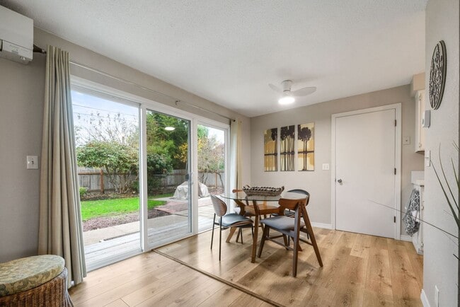 Building Photo - Beautifully updated 3 bedroom, 1 bath house in Eugene!