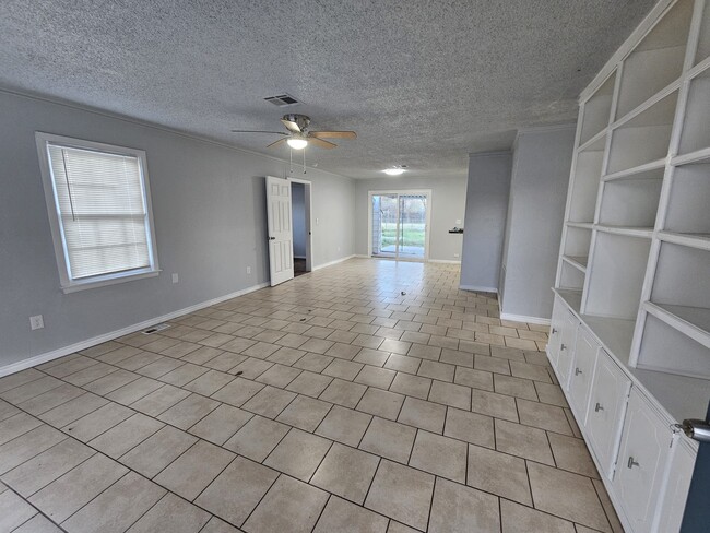 Building Photo - 2505 NW Lincoln Ave