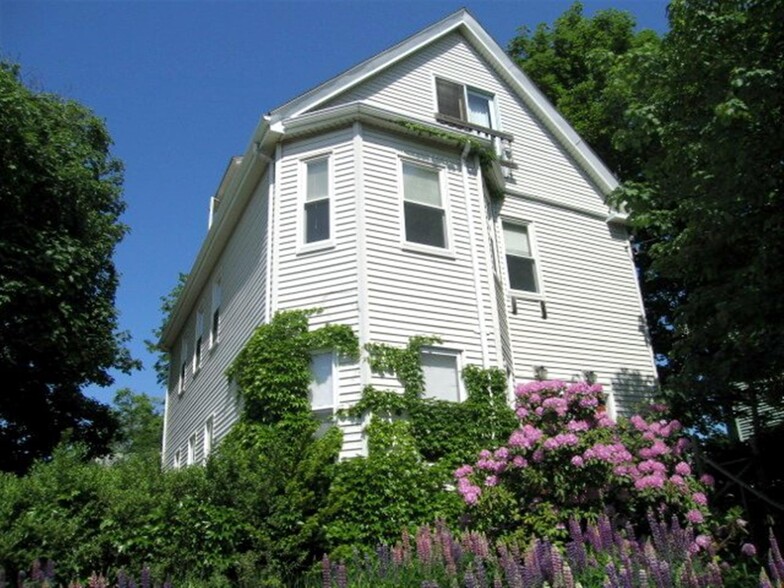 Building Photo - 81 College Ave