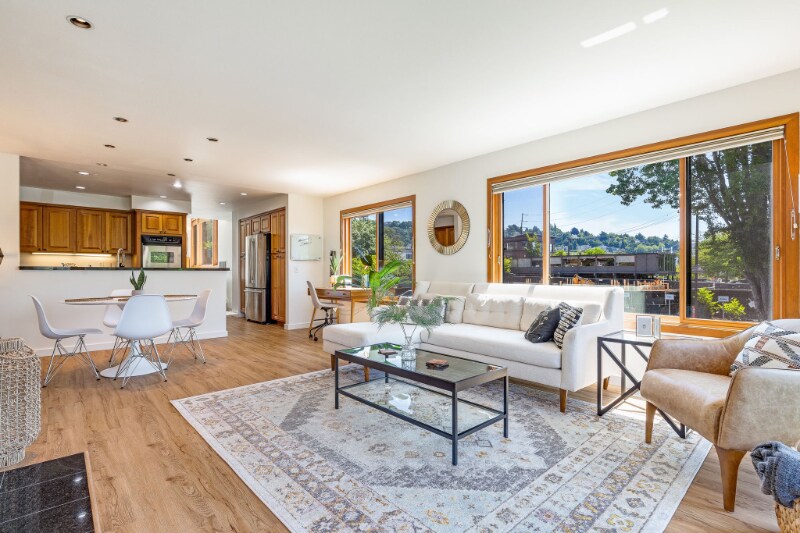 Building Photo - 2026 Fairview Ave E