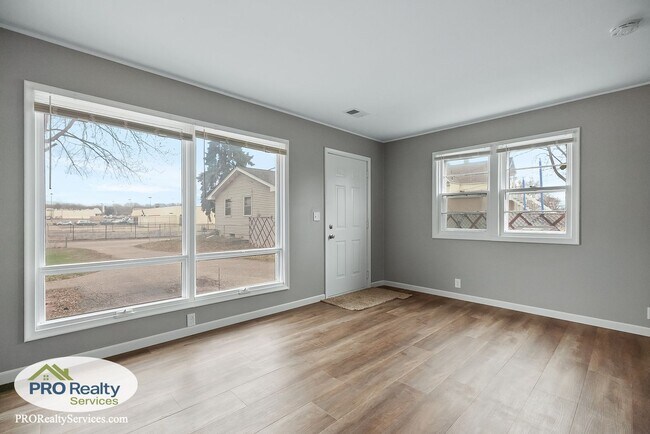 Building Photo - 3 Bedroom Home in Columbia Heights