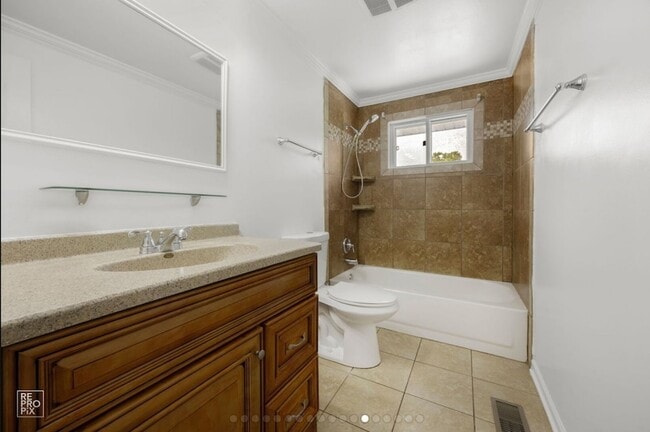 Building Photo - 728 Boxwood Dr