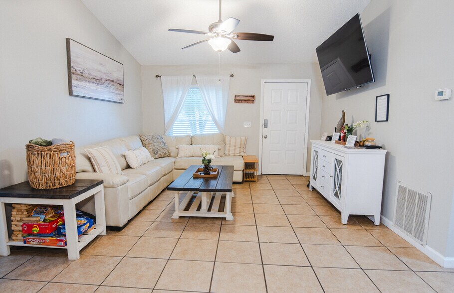 Building Photo - 888 Florida Pky