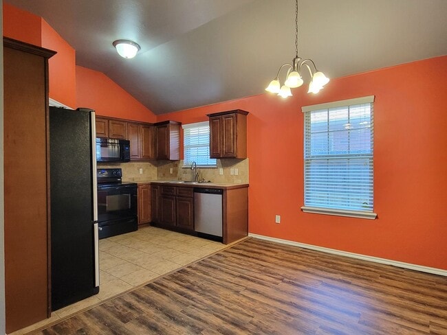 Building Photo - Introducing a charming 3-bedroom, 2-bathroom house located in the desirable area of Edmond, OK.