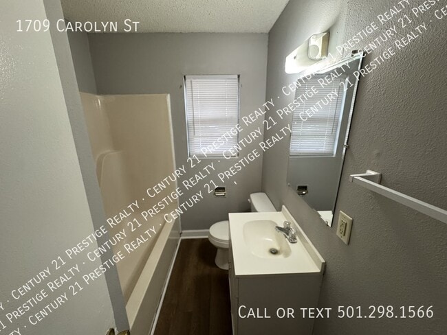 Building Photo - 1709 Carolyn St