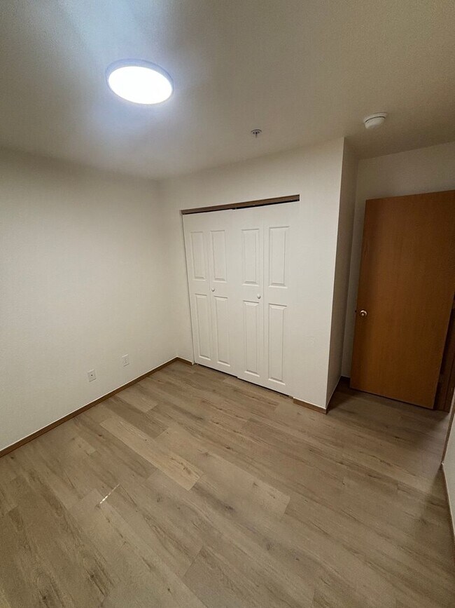 Building Photo - 211 N Lava