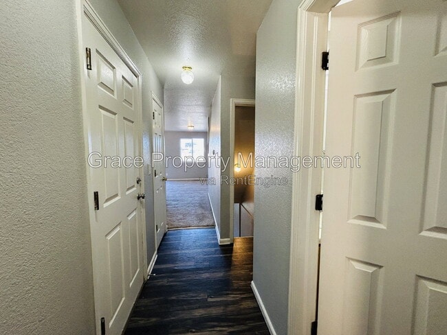 Building Photo - 424 W 91st Cir