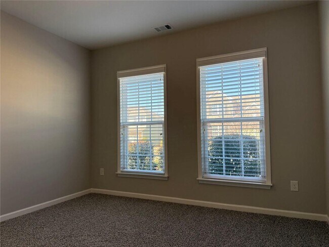 Building Photo - 414 Spring View Dr