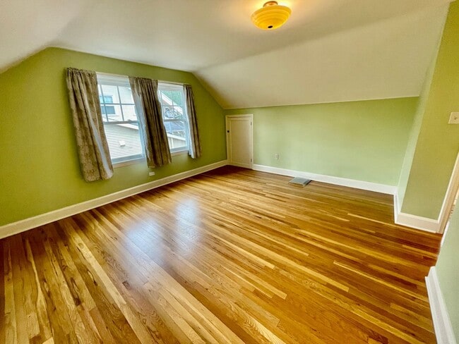 Building Photo - Well Maintained- 3 bed 2 bath Home - Piedm...