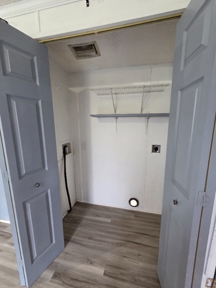 Building Photo - 401 Vista Ave