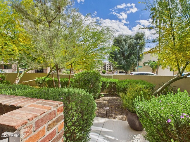 Building Photo - 4816 N Woodmere Fairway