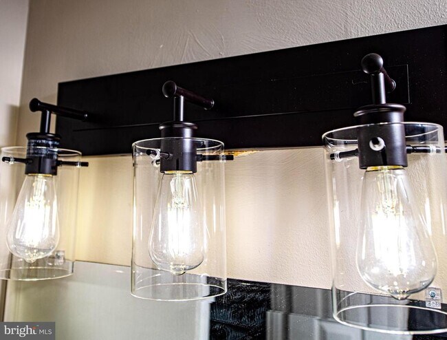 Building Photo - 211 Crocker Dr