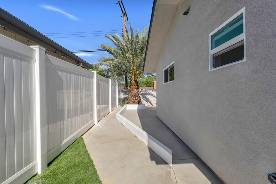 Building Photo - 11228 Louise Ave
