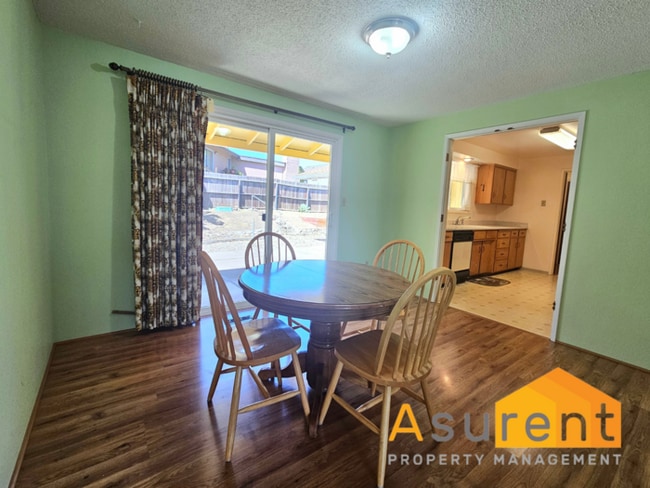 Building Photo - Two Bedroom- Two Full Bathroom Home in des...