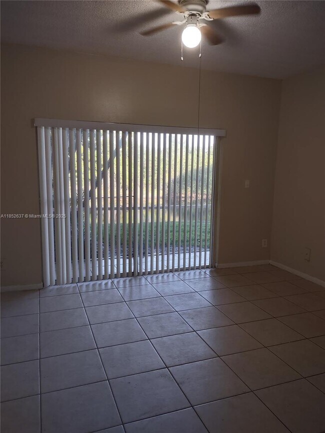 Building Photo - 620 Cypress Club Way