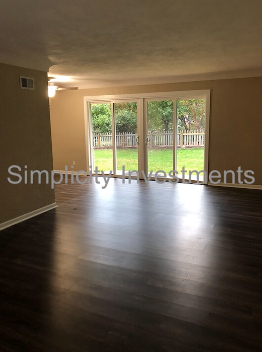 Building Photo - 707 25th St SE