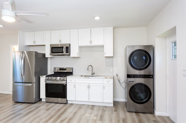 Building Photo - 4138 Middlesex Dr