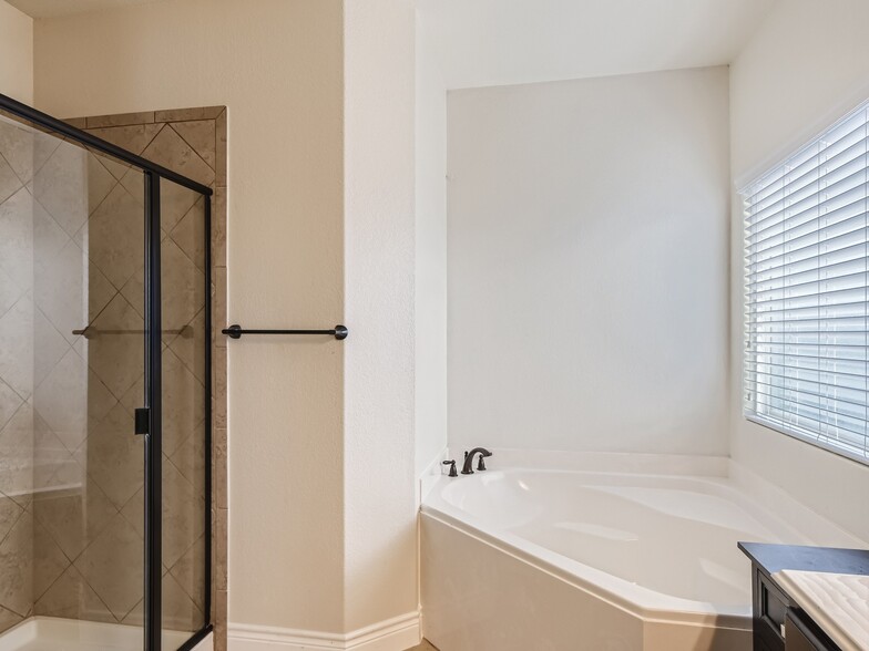 Building Photo - 1533 Treeta Trl