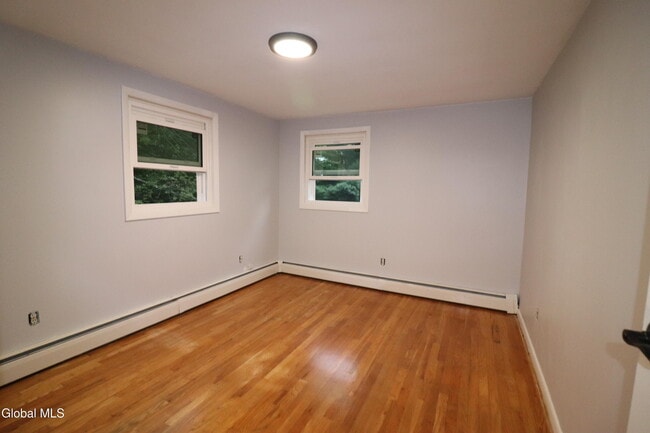 Building Photo - 8 Sweet Brier Dr