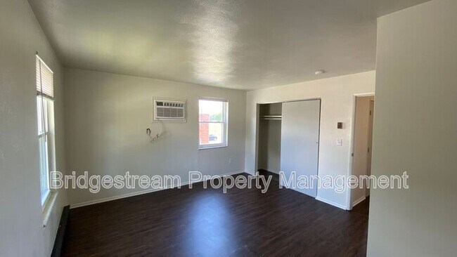 Building Photo - 1299 Sanlor Ave