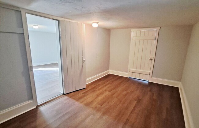 Building Photo - 516 Main St