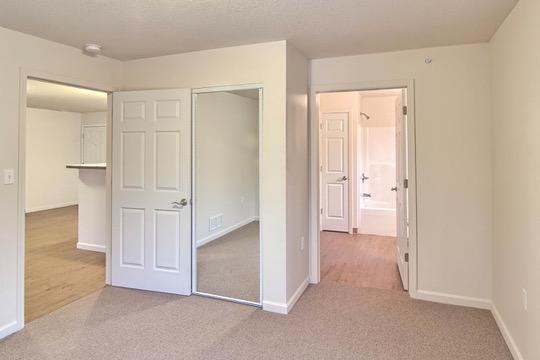 Building Photo - 3212 Brookside Dr