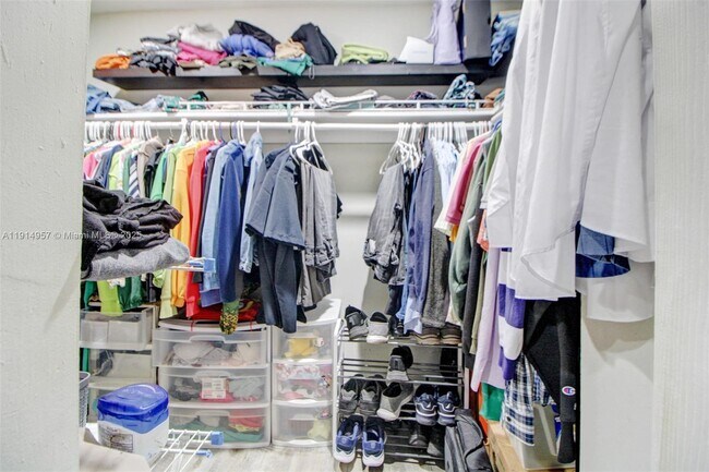 Building Photo - 6604 SW 113th Ave