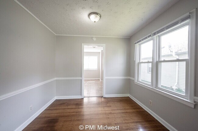 Building Photo - "Charming 2-Bed Home with Gleaming Hardwoo...