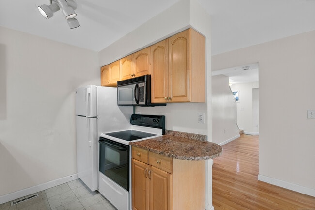 Building Photo - 58 Edgewood Ave