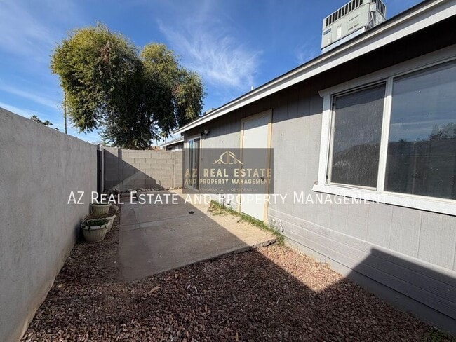 Building Photo - 5960 W Oregon Ave