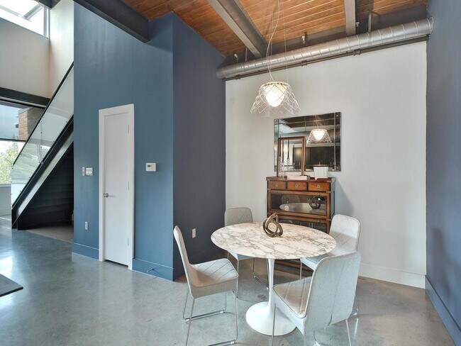 Building Photo - 2205 N Lamar Blvd