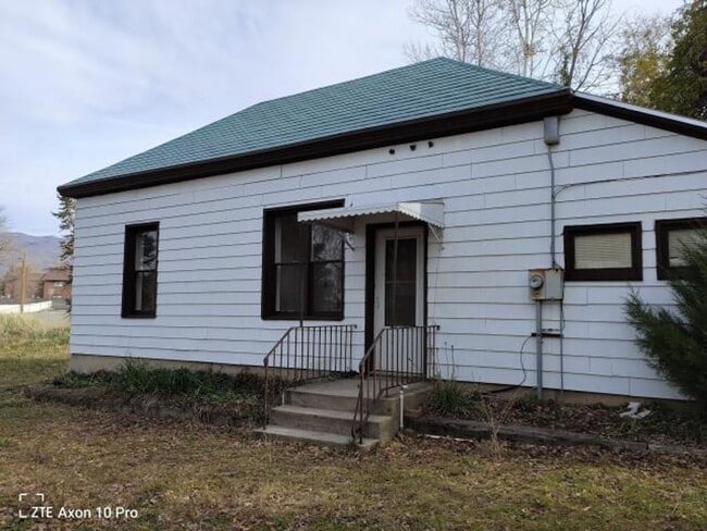 Primary Photo - Historic Home On Large 1 Acre Property
