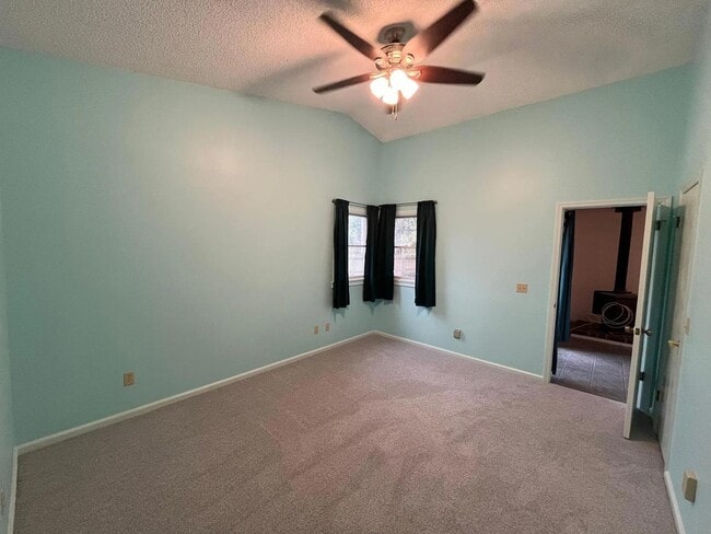 Building Photo - 224 Vista Grande Dr