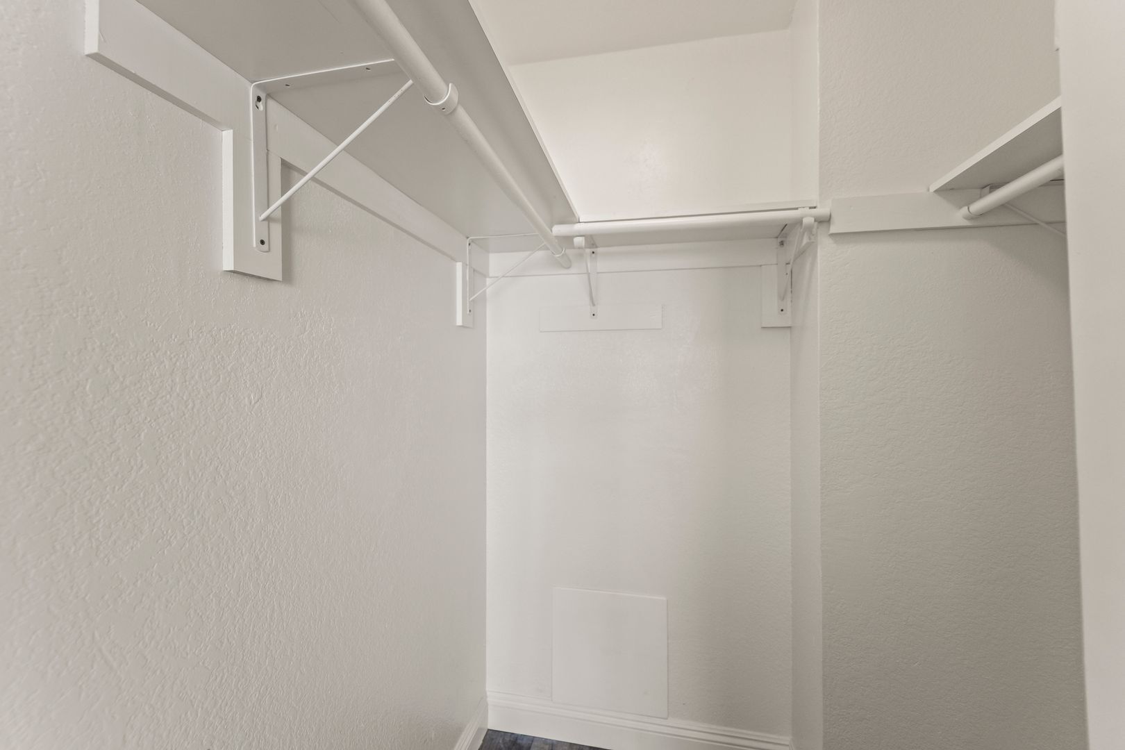 Building Photo - 248 E Buckthorn St