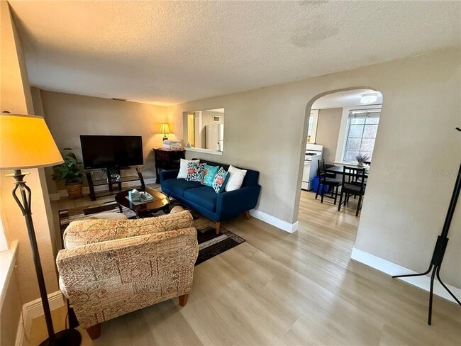 Building Photo - 18 N Brown Ave