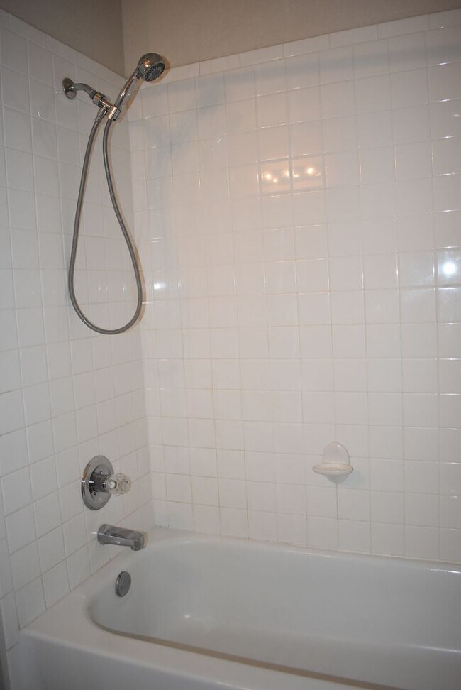 Building Photo - 4 Bedroom, 2 Bathroom House in Killeen wit...