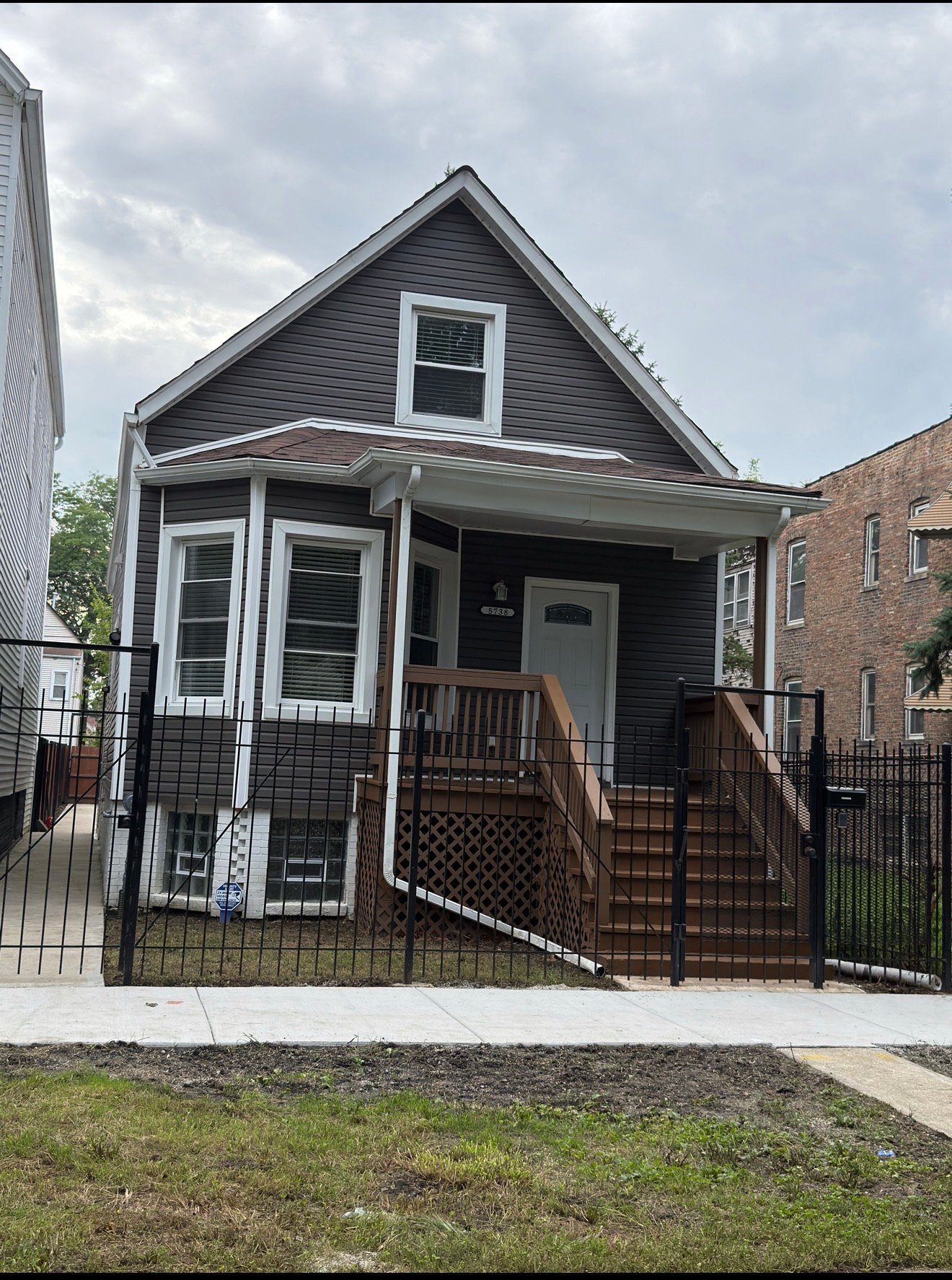 Building Photo - 5738 S Paulina St