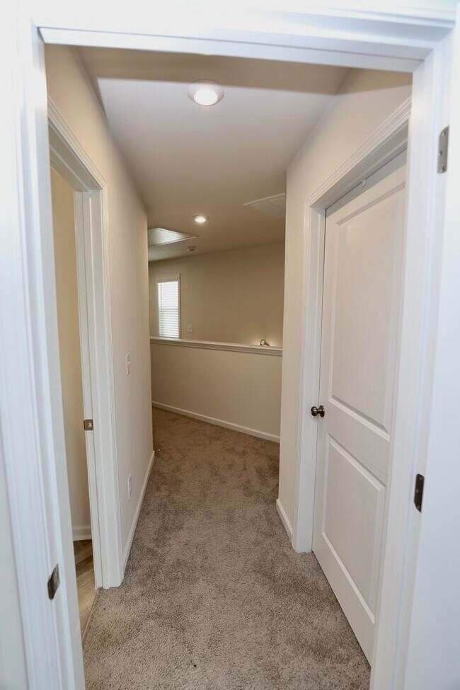 Building Photo - 1049 Crescent Moon Lp