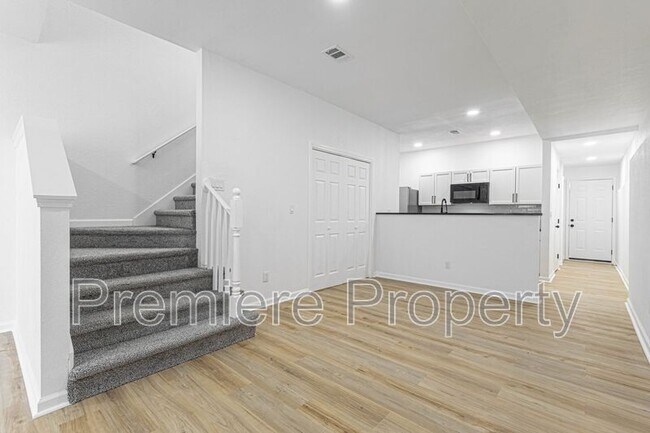 Building Photo - 17322 E Susquehanna Dr