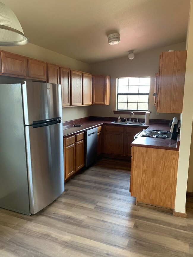 Building Photo - Duplex Available in Forsyth!