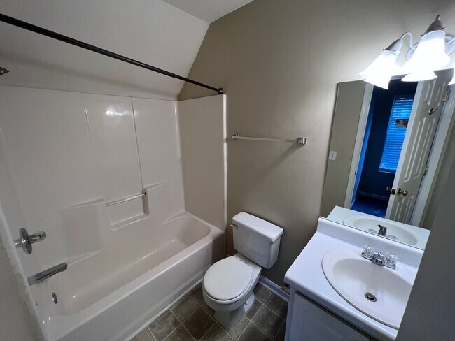 Building Photo - Jason 378-380