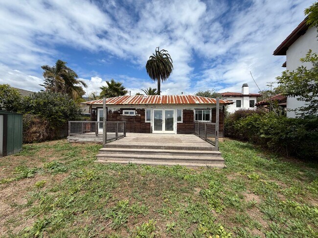 Building Photo - Coastal Living in Carpinteria