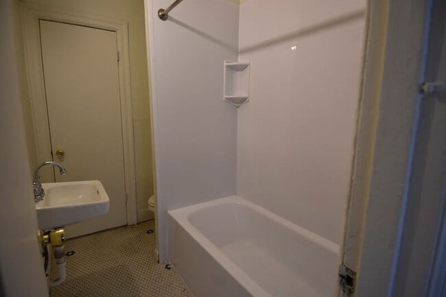 Building Photo - 820 Maury St