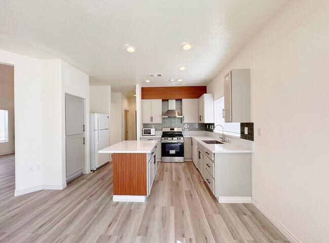 Building Photo - 7849 Blue Brook Dr