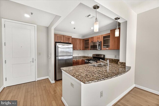 Building Photo - 5750 Bou Ave