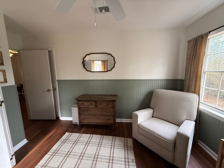 Guest bedroom - 9446 High Point Rd