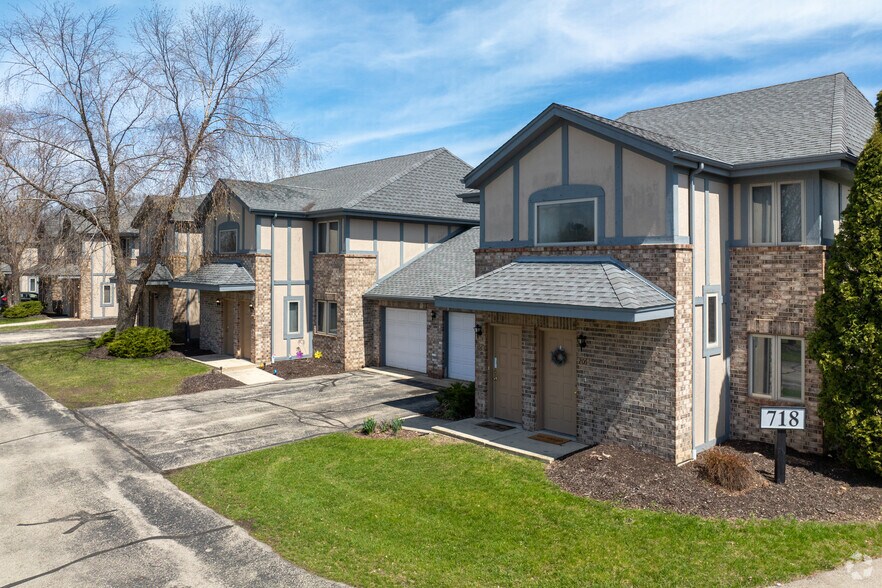 Primary Photo - Villa Rosa Apartments