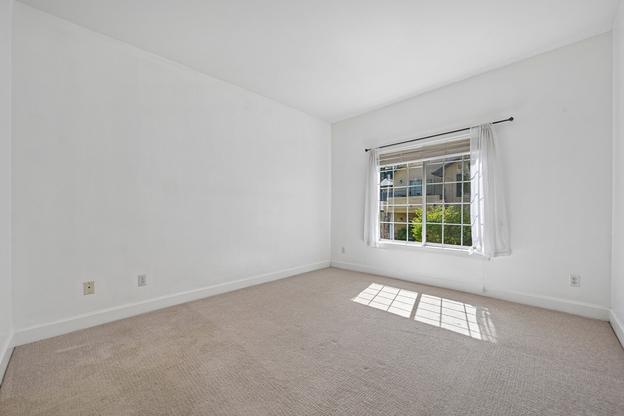 primary bedroom - 8747 E Dry Creek Rd
